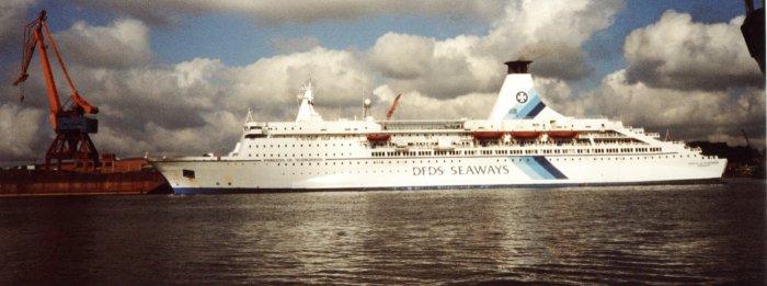 dfds_ship.jpg (41846 bytes)